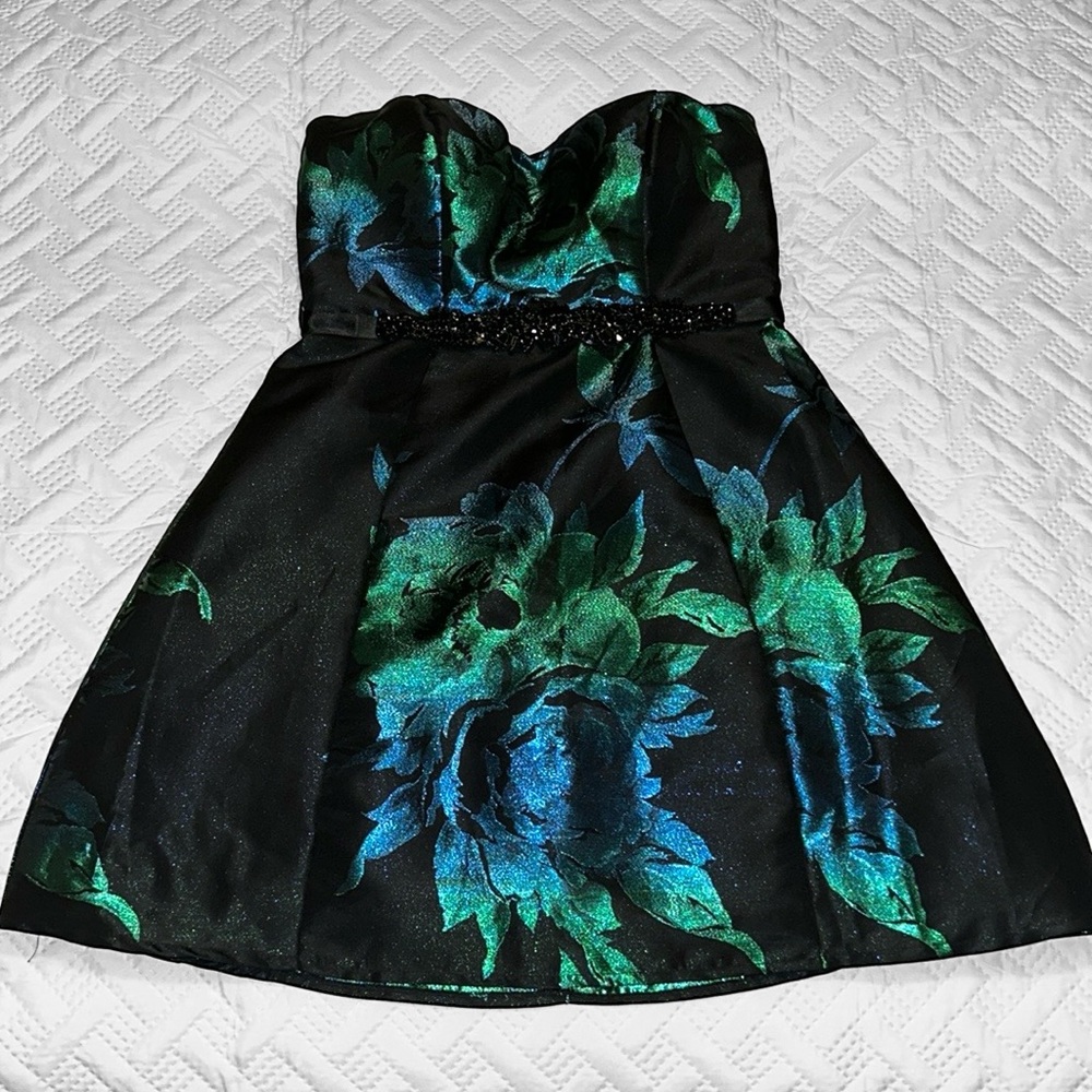 TLC Say Yes to the Dress Juniors' Strapless Dress A Macy’s Exclusive